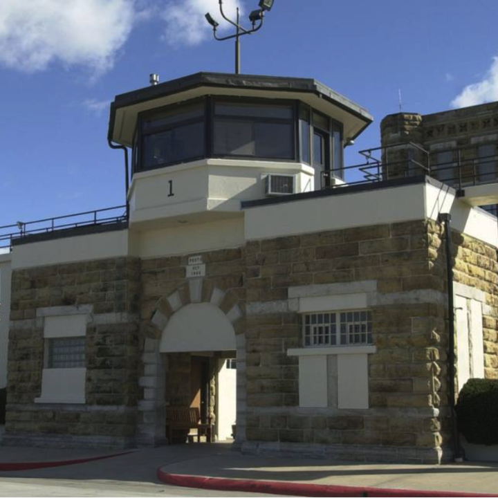 This building behind this gate at the Lansing Correctional Facility houses Kansas’ execution chamber. JILL JARSULIC JARSULIC